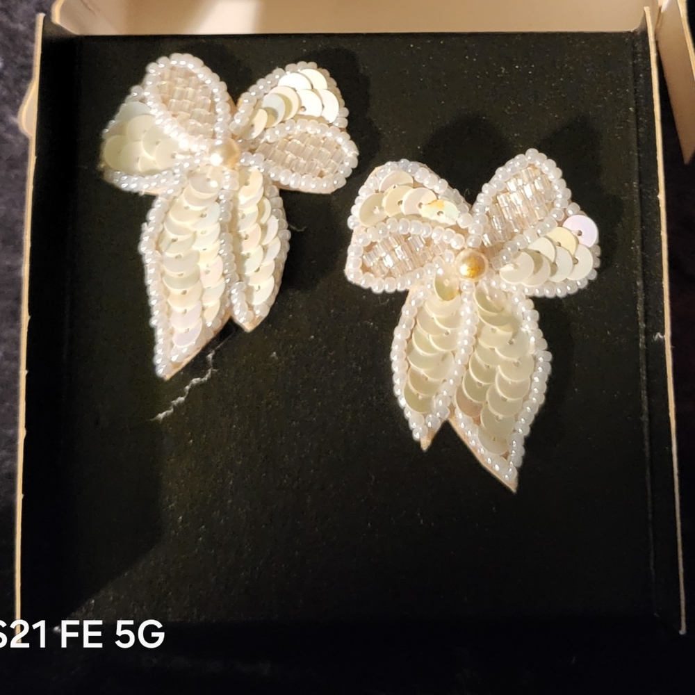 Vintage Avon Clip On Earrings New In Box